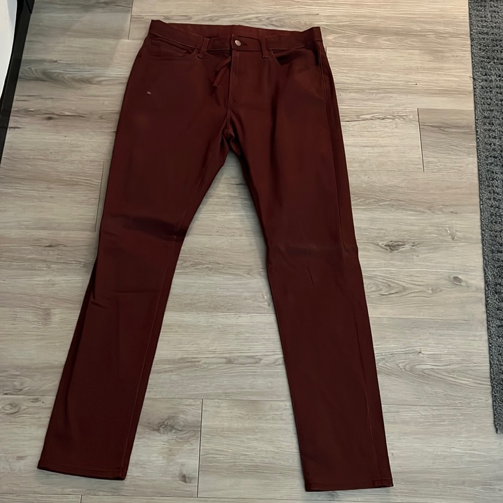 Uniqlo Bugurndy Khakis size L (waist 33-36)